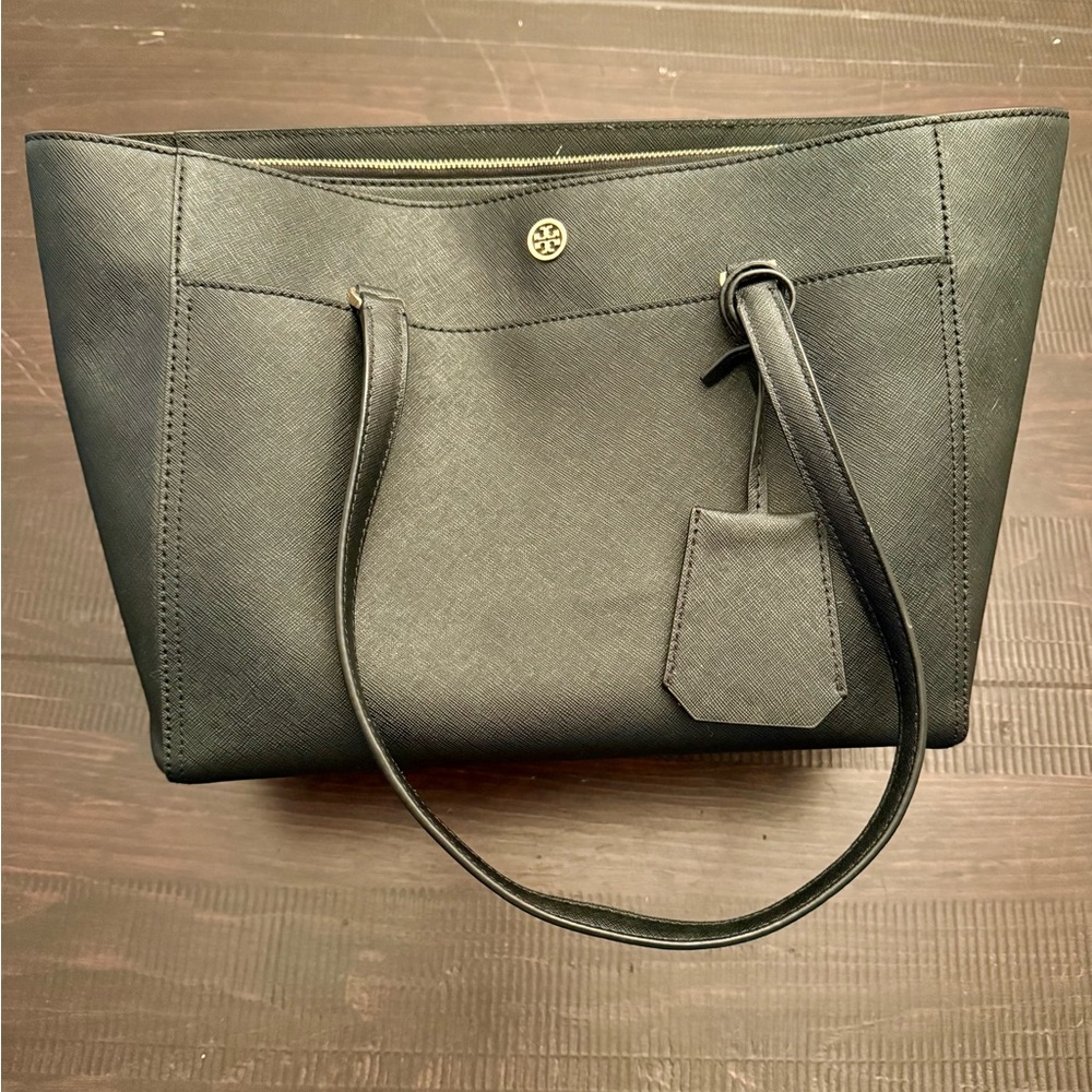 Tory Burch Black Tote Bag with Sleek Design